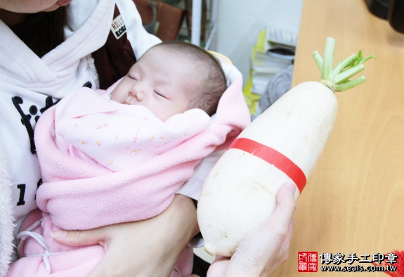 剃胎毛、滿月剃頭、嬰兒剃頭、嬰兒理髮、嬰兒剃髮、嬰兒剃胎毛、嬰兒滿月剃頭、寶寶剃頭、剃胎毛儀式、剃胎毛吉祥話、滿月剃頭儀式、滿月剃頭吉祥話、寶寶剃胎毛、寶寶滿月剃頭理髮、新北永和區剃胎毛、新北永和區滿月剃頭、新北永和區嬰兒剃頭剃胎毛、新北永和區嬰兒理髮、新北永和區嬰兒剃髮、洪寶寶(新北永和區嬰兒寶寶滿月剃頭理髮、免費嬰兒剃胎毛儀式吉祥話)。中國風會場，爸媽寶貝免費穿「日中韓」古裝禮服。專業拍照、DVD光碟、證書。★購買「臍帶章、肚臍章、胎毛筆刷印章」贈送：剃頭、收涎、抓周，三選一。2016.01.09 照片13